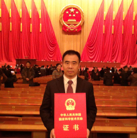 云顶国际股份有限公司副总裁、云顶国际股份技术总监兼市场营销总监王尚文作为获奖代表在北京人民大会堂接受颁奖。